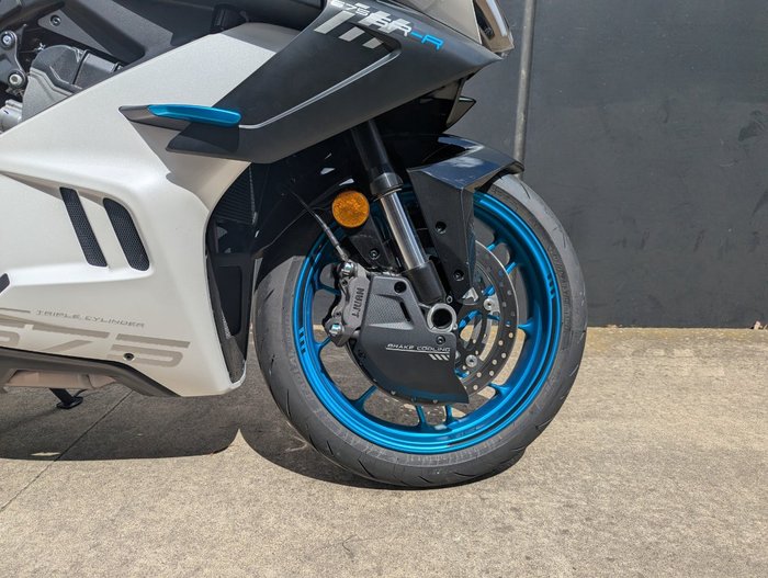 2025 CFMOTO 2025 CF MOTO 675CC 675SR-R ABS Glacier White