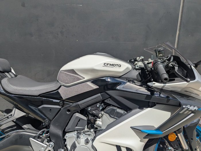 2025 CFMOTO 2025 CF MOTO 675CC 675SR-R ABS Glacier White