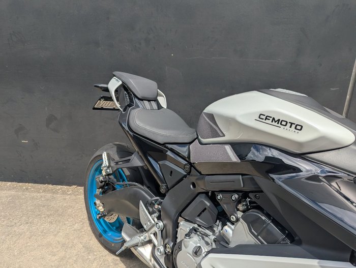 2025 CFMOTO 2025 CF MOTO 675CC 675SR-R ABS Glacier White