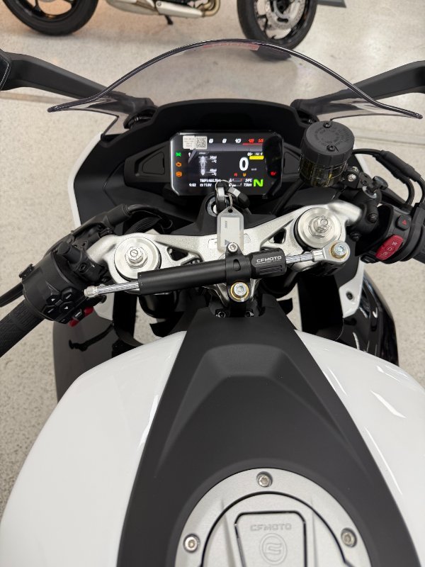2025 CFMOTO 2025 CF Moto 675CC 675SR-R ABS Road NEBULA WHITE
