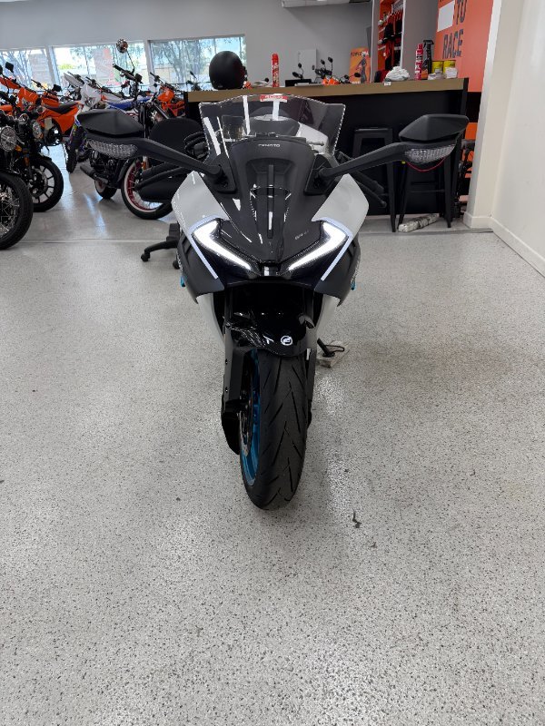 2025 CFMOTO 2025 CF Moto 675CC 675SR-R ABS Road NEBULA WHITE