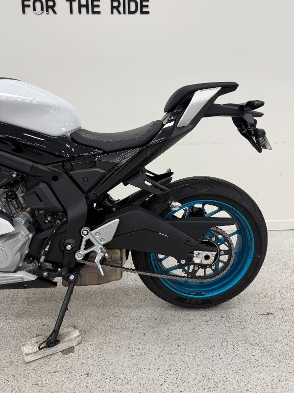 2025 CFMOTO 2025 CF Moto 675CC 675SR-R ABS Road NEBULA WHITE