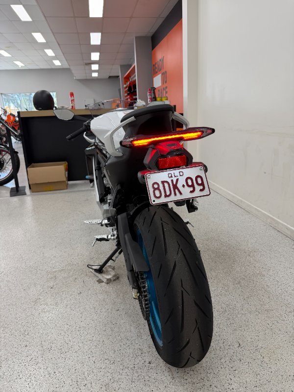 2025 CFMOTO 2025 CF Moto 675CC 675SR-R ABS Road NEBULA WHITE