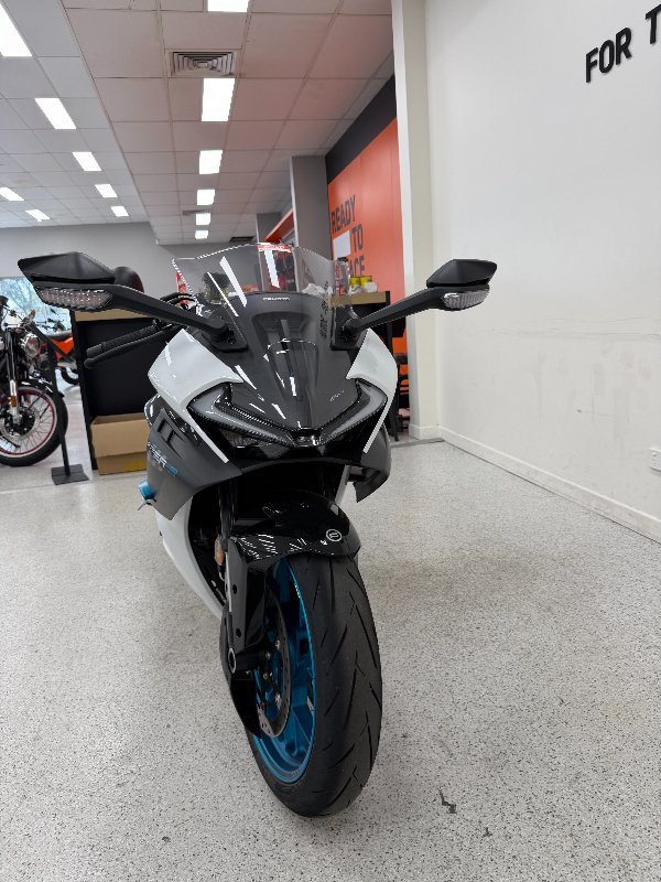 2025 CFMOTO 2025 CF Moto 675CC 675SR-R ABS Road NEBULA WHITE