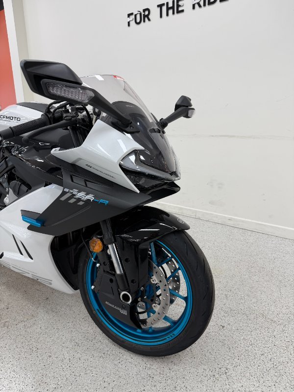2025 CFMOTO 2025 CF Moto 675CC 675SR-R ABS Road NEBULA WHITE