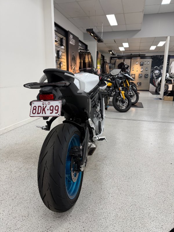 2025 CFMOTO 2025 CF Moto 675CC 675SR-R ABS Road NEBULA WHITE