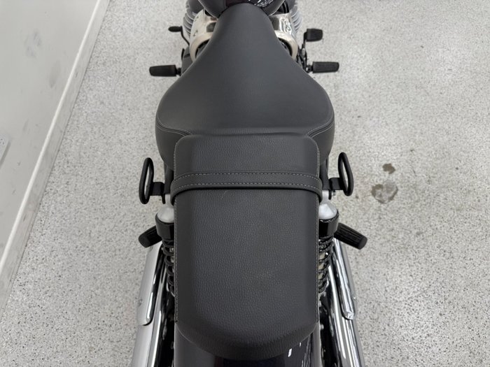 2025 Royal Enfield SUPER METEOR 650 Black