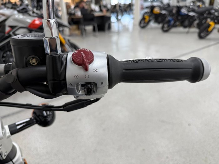 2025 Royal Enfield SUPER METEOR 650 Black