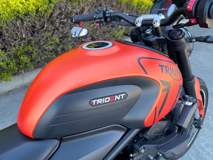 2023 Triumph TRIDENT 660 Orange