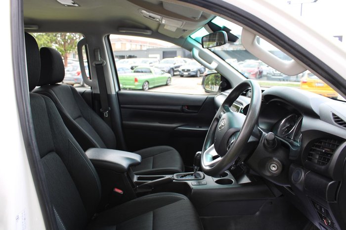 2022 Toyota Hilux SR