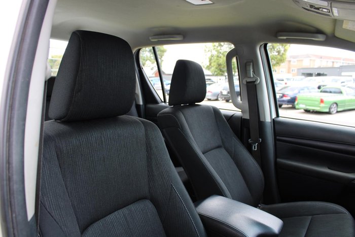 2022 Toyota Hilux SR