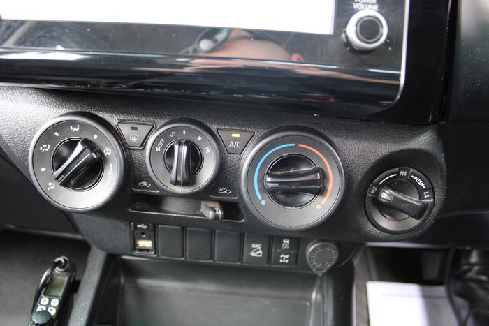 2022 Toyota Hilux SR