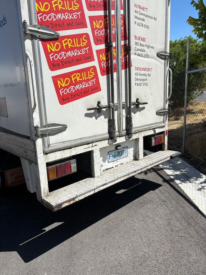 2007 Isuzu Npr 200 White