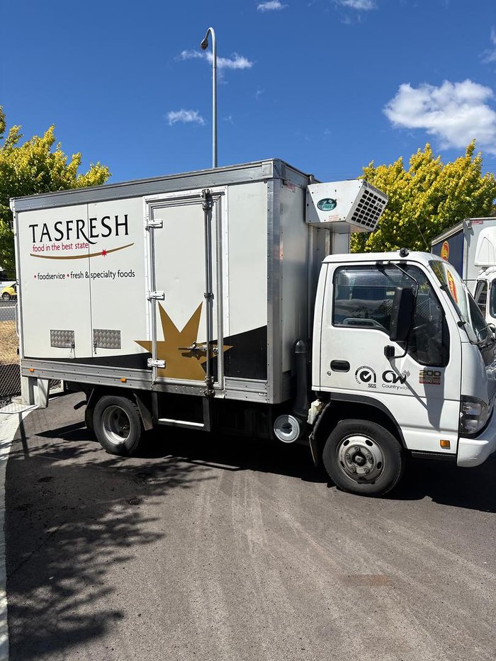 2007 Isuzu Npr 200 White