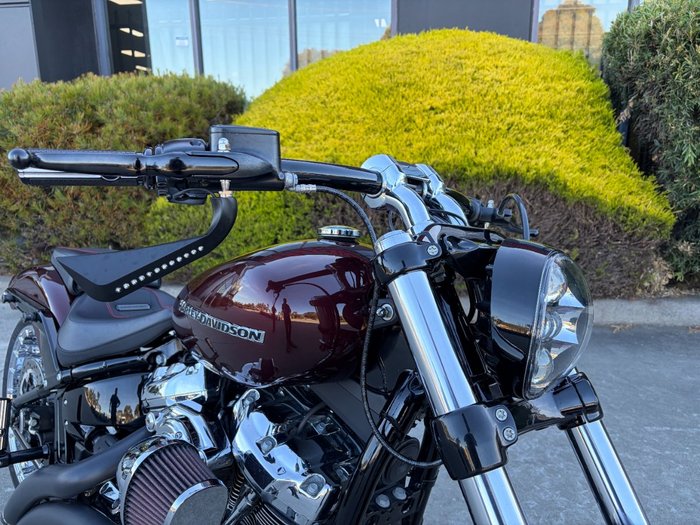 2018 HARLEY-DAVIDSON FXBR BREAKOUT Red