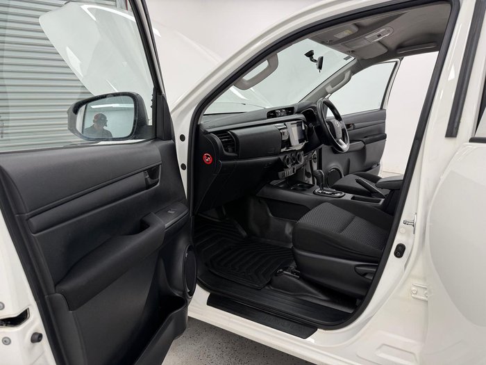 2018 Toyota Hilux Workmate TGN121R 4x2 Glacier White