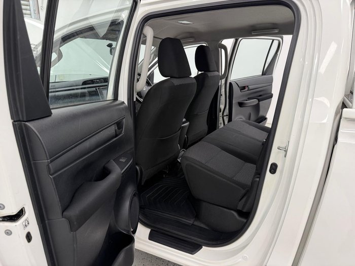 2018 Toyota Hilux Workmate TGN121R 4x2 Glacier White