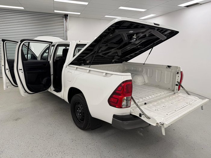 2018 Toyota Hilux Workmate TGN121R 4x2 Glacier White
