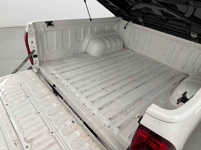 2018 Toyota Hilux Workmate TGN121R 4x2 Glacier White