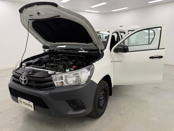 2018 Toyota Hilux Workmate TGN121R 4x2 Glacier White