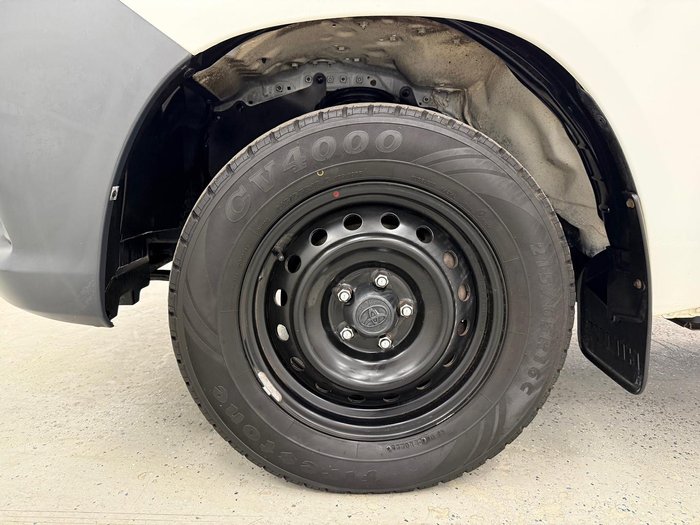 2018 Toyota Hilux Workmate TGN121R 4x2 Glacier White