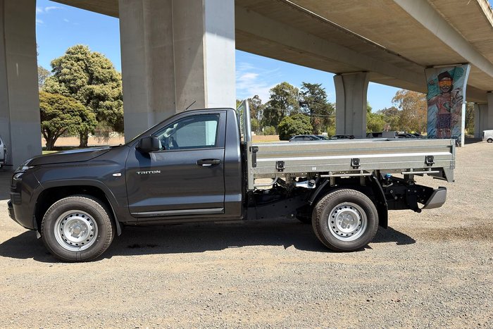 2025 Mitsubishi Triton GLX
