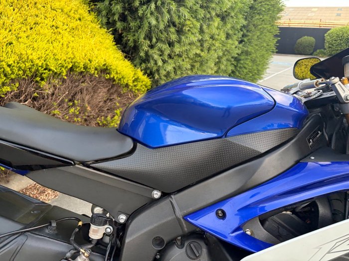 2011 Yamaha YZF-R6 Blue / White