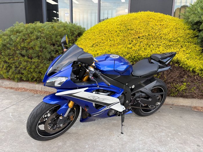 2011 Yamaha YZF-R6 Blue / White