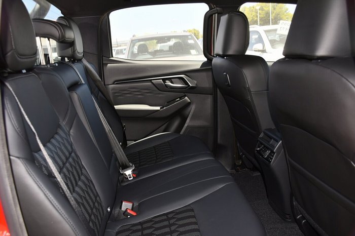 2025 Isuzu D-MAX BLADE