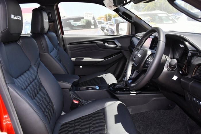 2025 Isuzu D-MAX BLADE