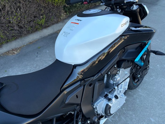 2025 CFMOTO 2025 CF Moto 650CC 675NK ABS Glacier White