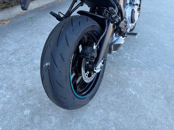 2025 CFMOTO 2025 CF Moto 650CC 675NK ABS Glacier White