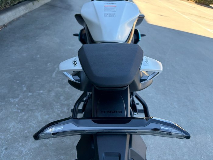 2025 CFMOTO 2025 CF Moto 650CC 675NK ABS Glacier White