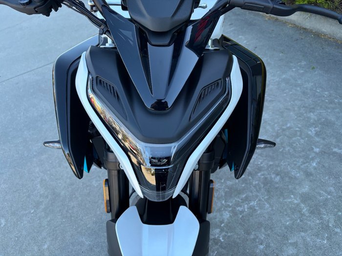 2025 CFMOTO 2025 CF Moto 650CC 675NK ABS Glacier White