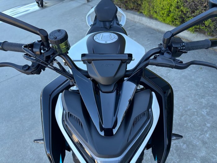 2025 CFMOTO 2025 CF Moto 650CC 675NK ABS Glacier White