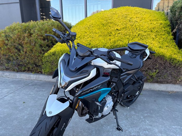 2025 CFMOTO 2025 CF Moto 650CC 675NK ABS Glacier White