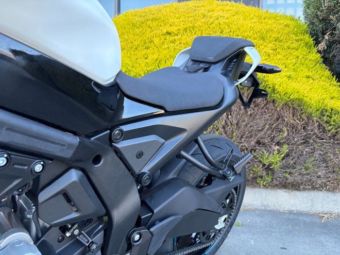 2025 CFMOTO 2025 CF Moto 650CC 675NK ABS Glacier White