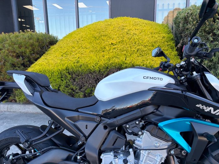 2025 CFMOTO 2025 CF Moto 650CC 675NK ABS Glacier White