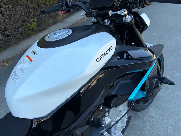 2025 CFMOTO 2025 CF Moto 650CC 675NK ABS Glacier White