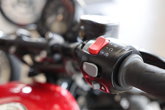 2022 Triumph Bonneville Bobber Bobber Red