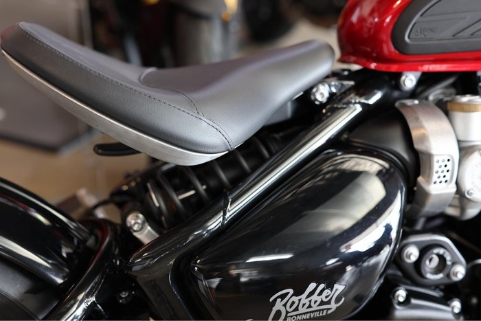 2022 Triumph Bonneville Bobber Bobber Red