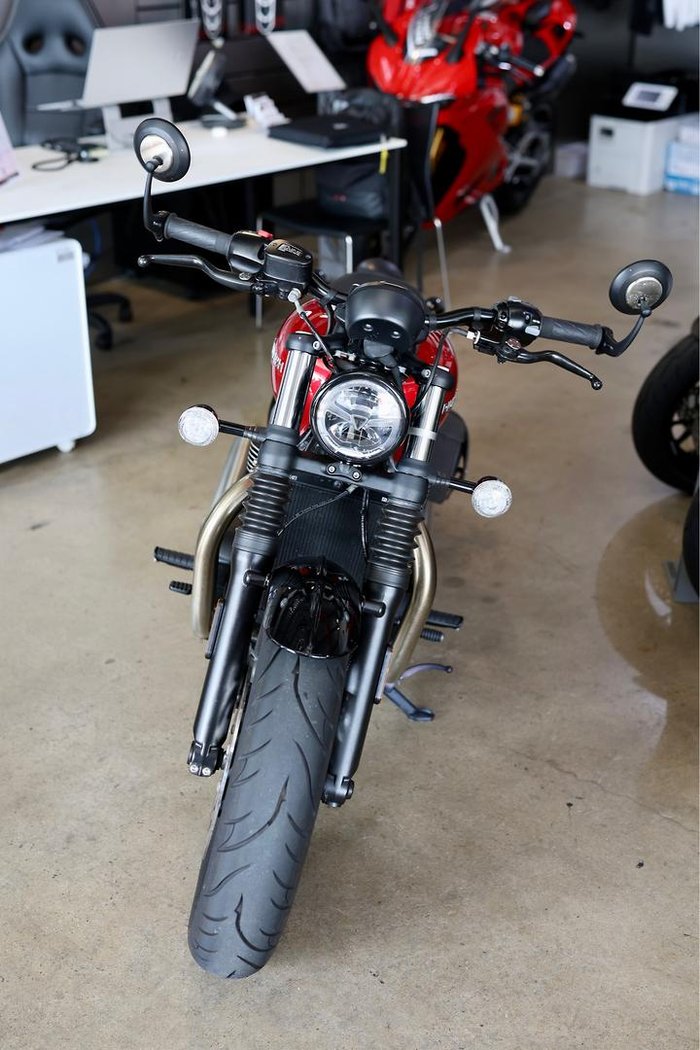 2022 Triumph Bonneville Bobber Bobber Red