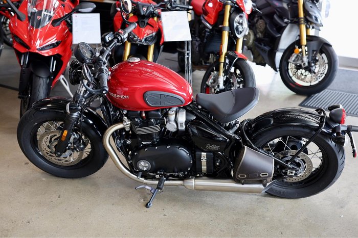 2022 Triumph Bonneville Bobber Bobber Red