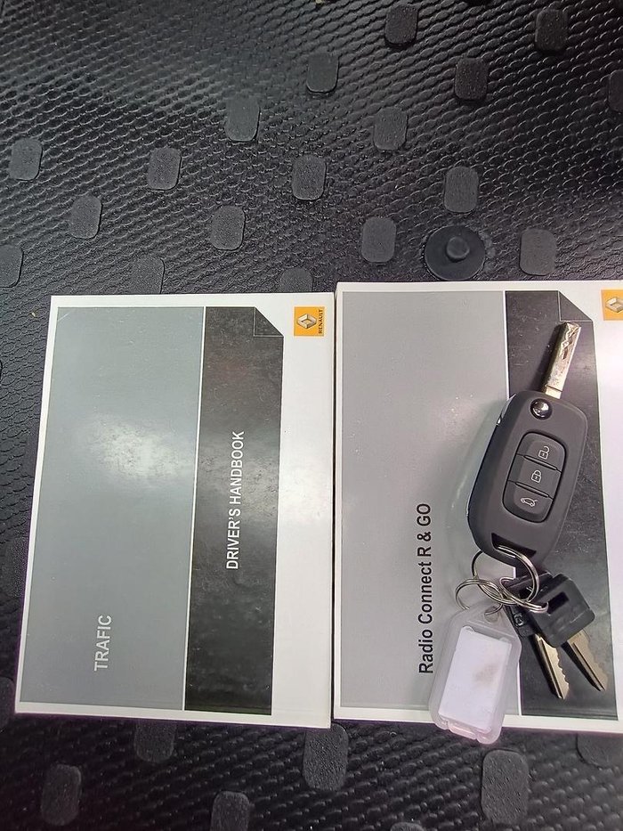 2015 Renault Trafic 66KW X82 Glacier White