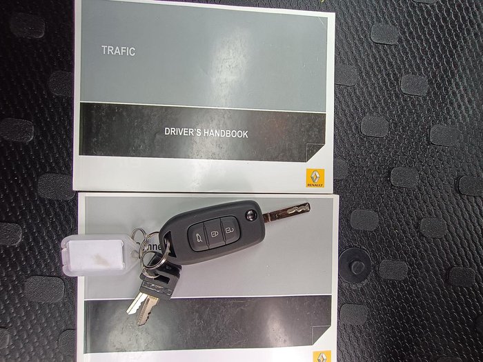 2015 Renault Trafic 66KW X82 Glacier White