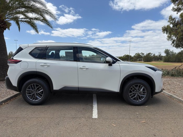 2025 Nissan X-TRAIL ST