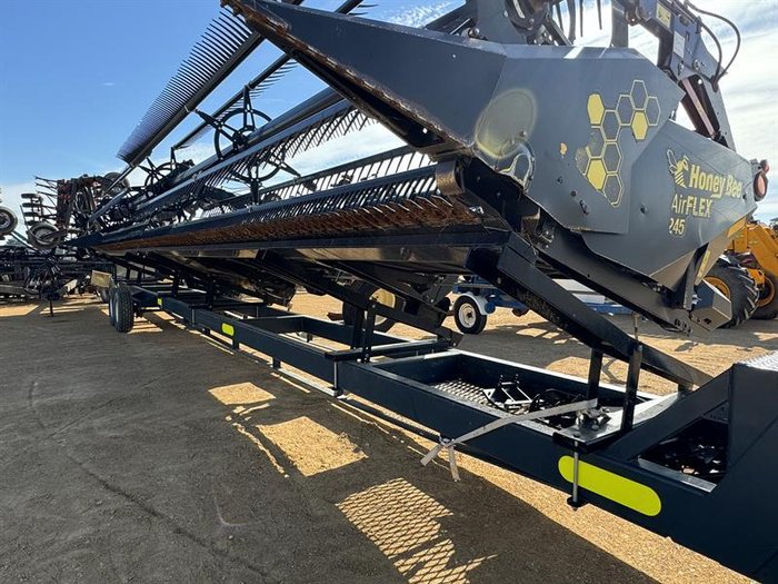 2018 Honey Bee 245 Airflex Front