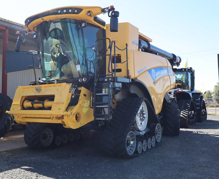 2025 New Holland Cr8.90
