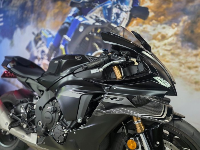 2025 Yamaha YZF-R1 BLACK
