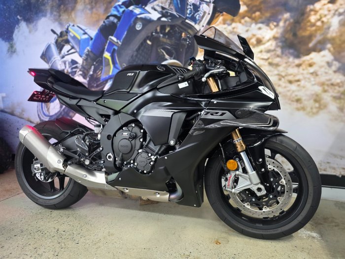 2025 Yamaha YZF-R1 BLACK
